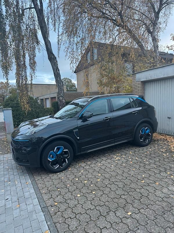 Schwarz Gebraucht 2022 Lynk & Co 01 SUV | 21.000 € - Bild 1/4