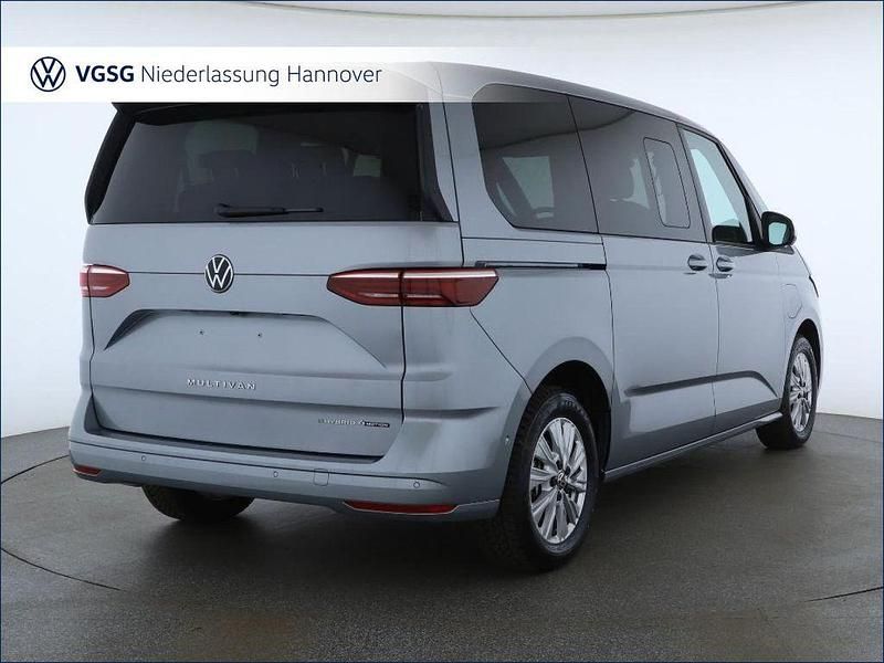 Gebraucht VW Multivan 177 PS (130 kW) 2025 Silber Van