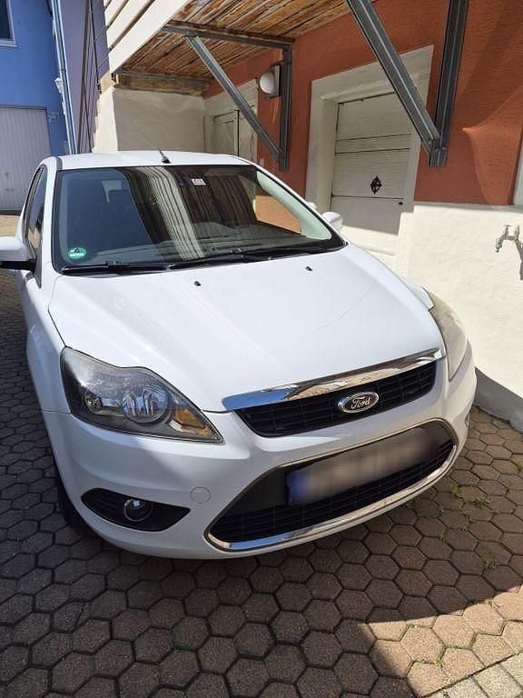 Second-hand Ford Focus 145 CP (106 kW) 2011 Alb Berlinǎ