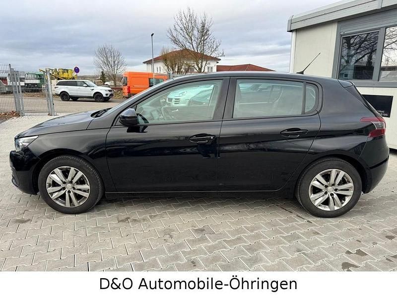 Gebraucht Peugeot 308 Active 110 PS (80 kW) 2020 Schwarz Limousine