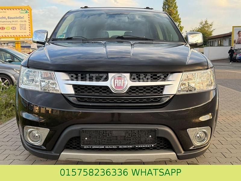 Schwarz Gebraucht 2012 Fiat Freemont Lounge SUV | 9.299 € (Fairer Preis) - Bild 1/4