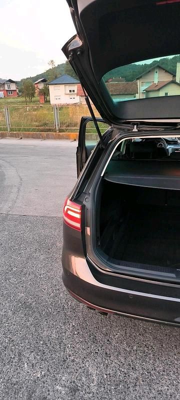 Gebraucht VW Passat 190 PS (139 kW) 2016 Braun Kombi