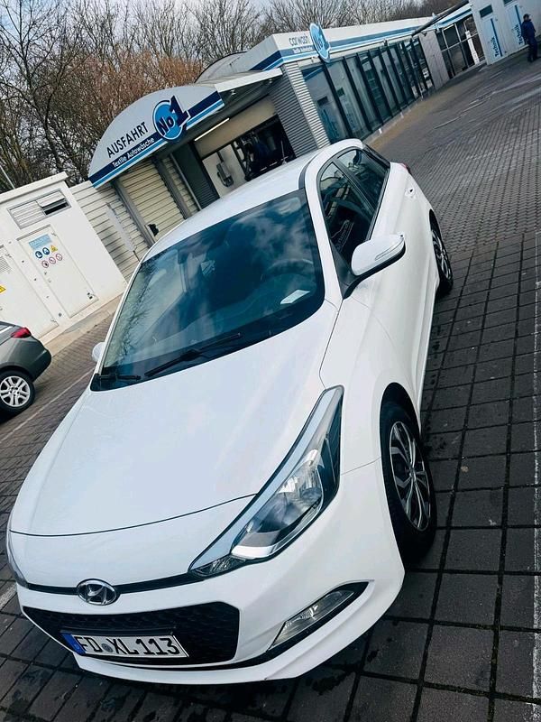 Gebraucht 2018 Hyundai i20 Limousine | 10.800 € - Bild 1/3
