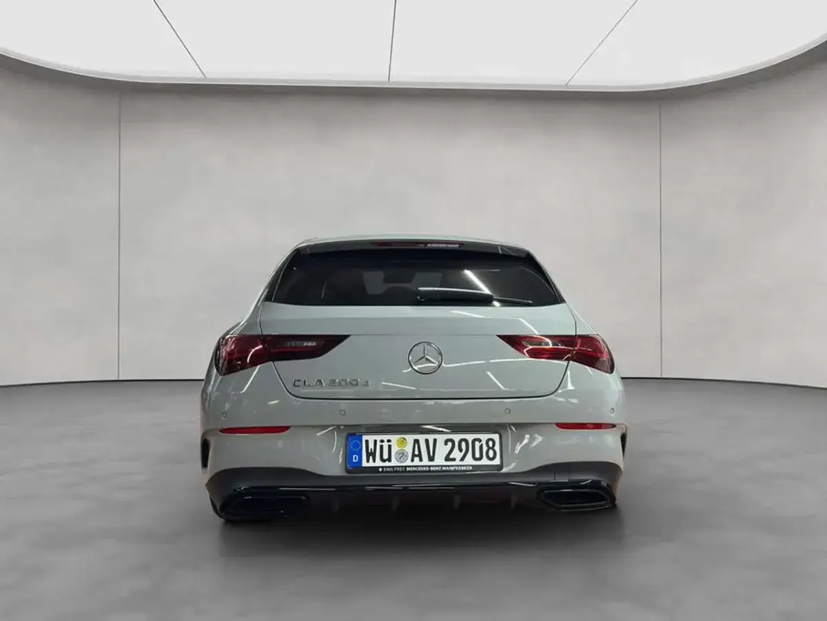 Gebraucht Mercedes CLA200 AMG 150 PS (110 kW) 2026 Manufaktur alpingrau uni Kombi