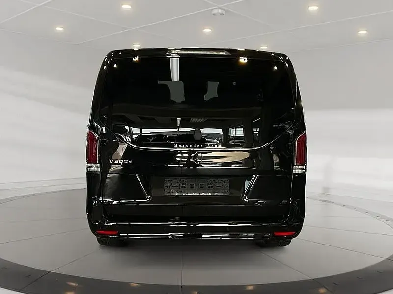 Gebraucht Mercedes V300 237 PS (174 kW) 2025 Obsidianschwarz metallic Van / Kleinbus