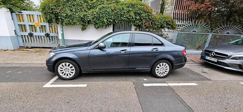 Grau Gebraucht 2007 Mercedes C200 Limousine | 6.500 € - Bild 1/4