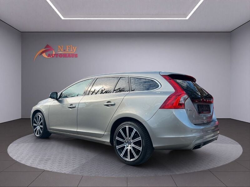 Gebraucht Volvo V60 Summum 245 PS (180 kW) 2016 Seashell / metallic Kombi