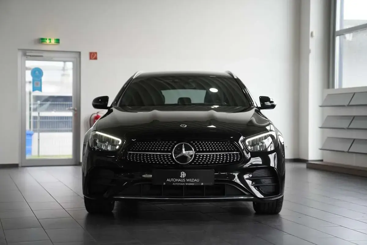 Gebraucht Mercedes E300 AMG line 317 PS (233 kW) 2022 Schwarz  unilack Kombi