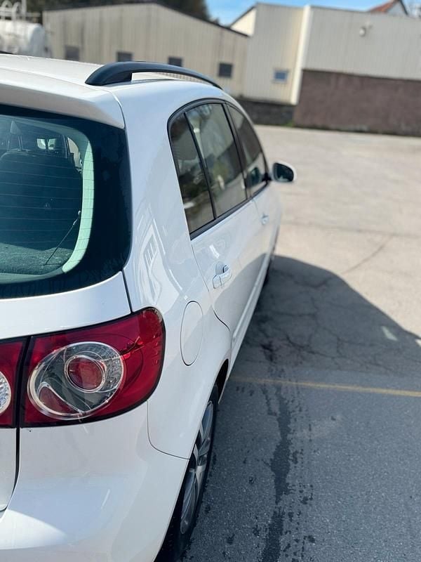 Second-hand VW Golf Plus 105 CP (77 kW) 2010 Alb Monovolum