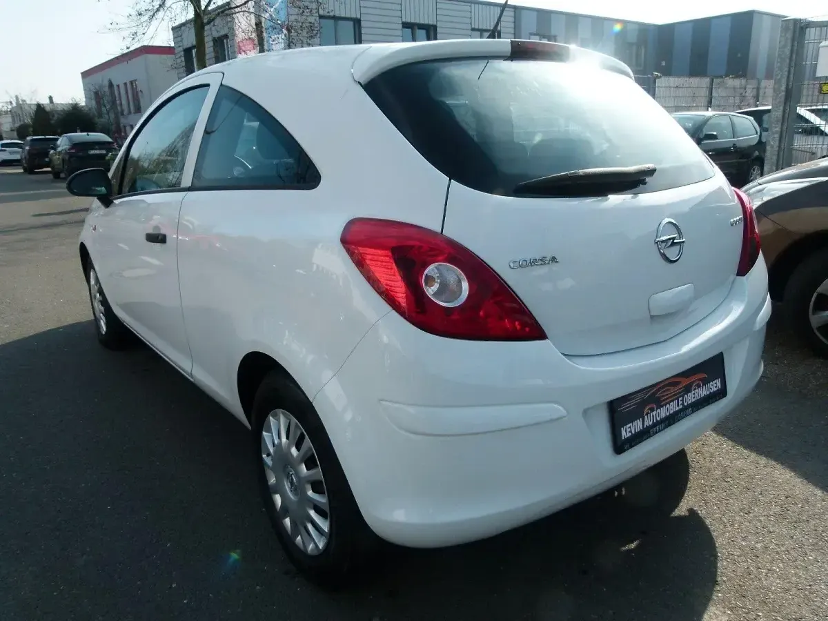 Gebraucht Opel Corsa Selection 69 PS (50 kW) 2013 Weiß Kleinwagen