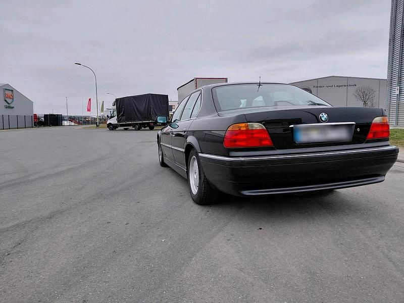 Gebraucht BMW 735 238 PS (175 kW) 1999 Schwarz Limousine