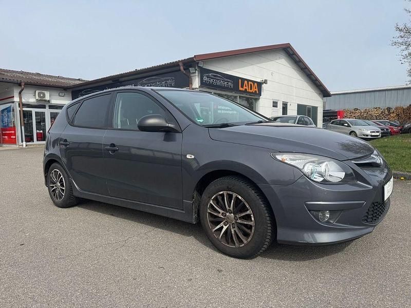 Gebraucht Hyundai i30 Edition 109 PS (80 kW) 2011 Grau Kleinwagen