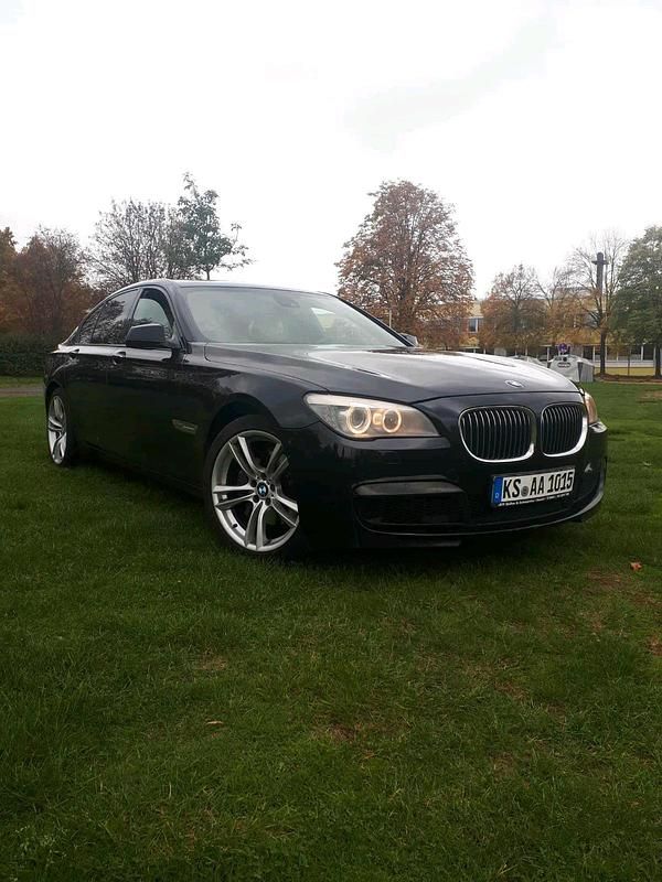 Gebraucht BMW 740 306 PS (225 kW) 2012 Blau Limousine