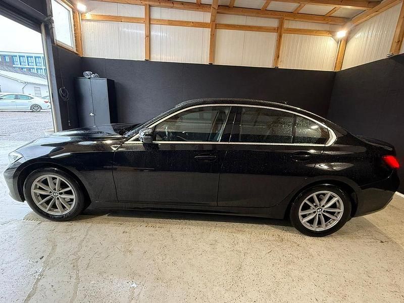 Gebraucht BMW 318 Advantage 150 PS (110 kW) 2021 Schwarz Limousine