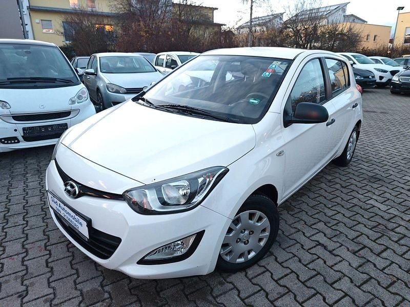 Weiß Gebraucht 2013 Hyundai i20 Limousine | 6.690 € (Fairer Preis) - Bild 1/4