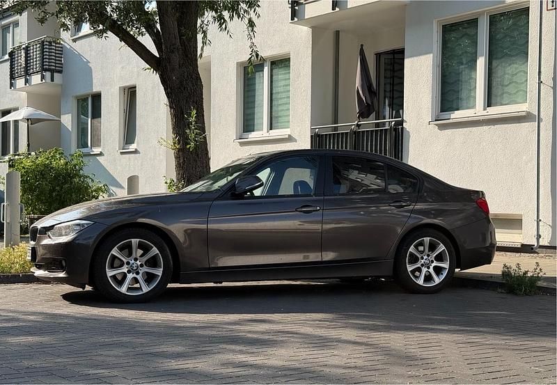 Gebraucht BMW 320 184 PS (135 kW) 2013 Grau Limousine