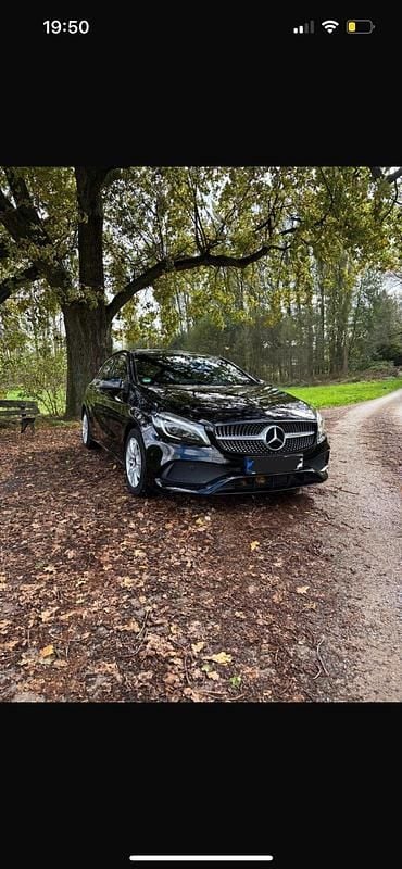 Schwarz Gebraucht 2017 Mercedes A200 AMG line Kleinwagen | 14.800 € (Fairer Preis) - Bild 1/4