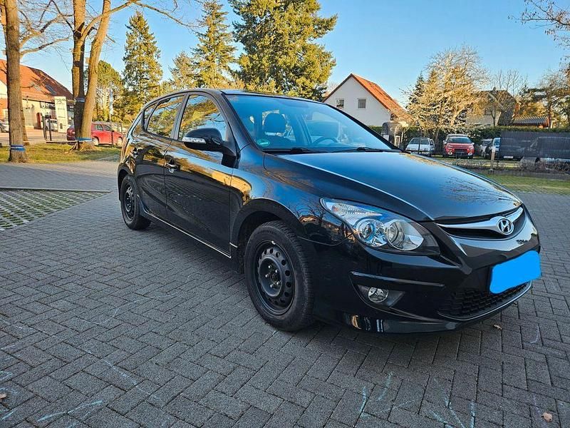 Gebraucht Hyundai i30 Classic 109 PS (80 kW) 2011 Schwarz Limousine