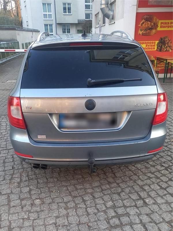 Gebraucht Skoda Superb 160 PS (117 kW) 2010 Silber Kombi