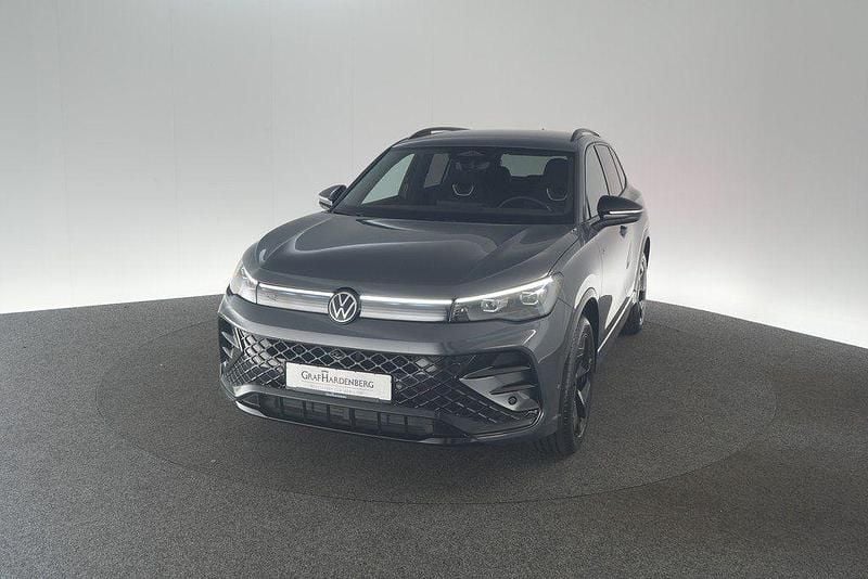 Grau Gebraucht 2024 VW Tiguan R-line SUV | 42.910 € (Guter Preis) - Bild 1/4