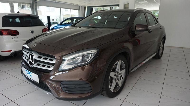 Braun Gebraucht 2017 Mercedes GLA250 AMG SUV | 20.990 € (Fairer Preis) - Bild 1/3