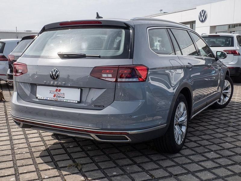 Gebraucht VW Passat Alltrack 200 PS (147 kW) 2023 Mondstein grau Kombi