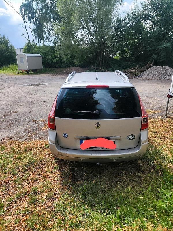 Grau Gebraucht 2008 Renault Mégane GrandTour Kombi | 1.500 € (Fairer Preis) - Bild 1/4
