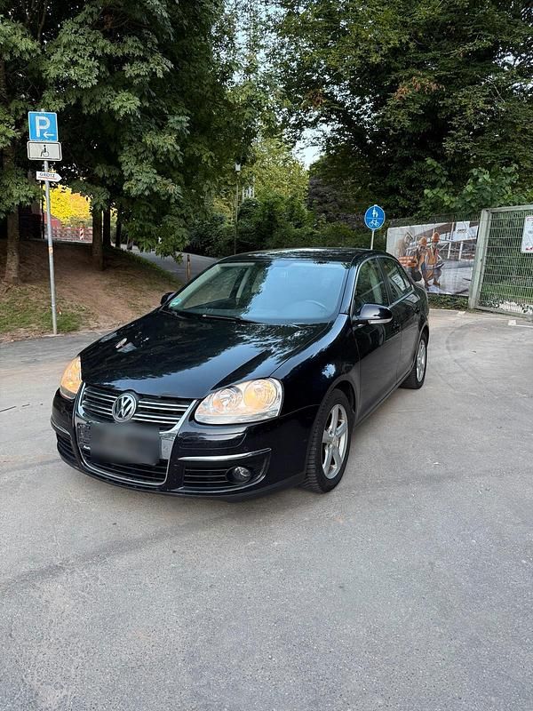 Schwarz Gebraucht 2010 VW Jetta Limousine | 2.750 € (Fairer Preis) - Bild 1/4
