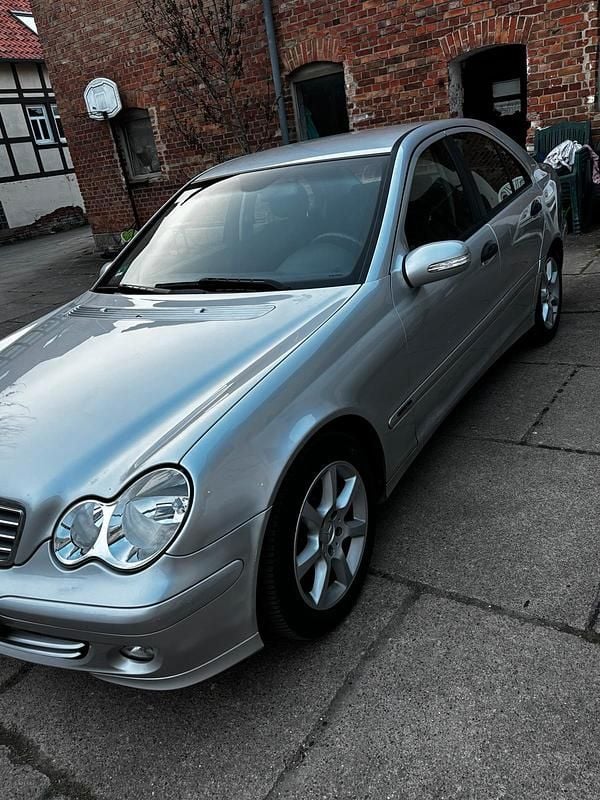 Gebraucht Mercedes C180 143 PS (105 kW) 2005 Silber Limousine
