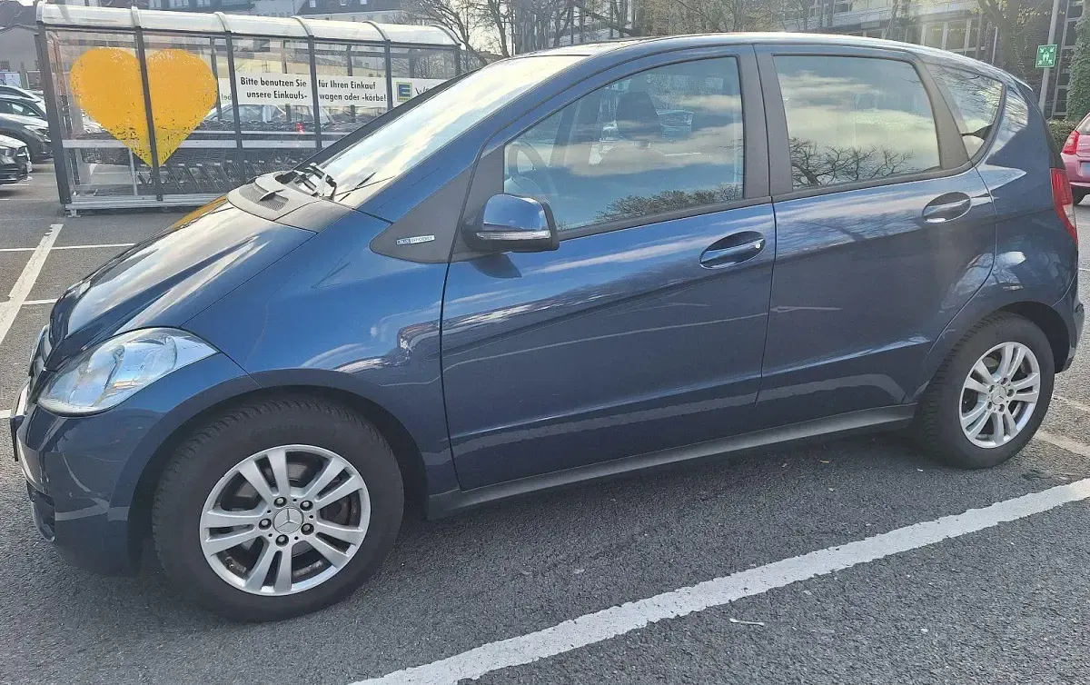 Gebraucht Mercedes A180 116 PS (85 kW) 2011 Blau Limousine