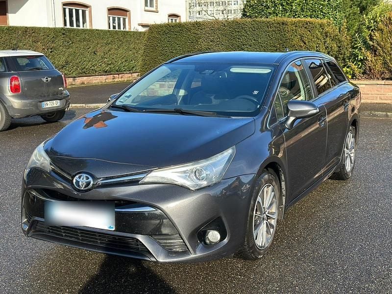 Gebraucht Toyota Avensis Sport 143 PS (105 kW) 2017 Grau Kombi