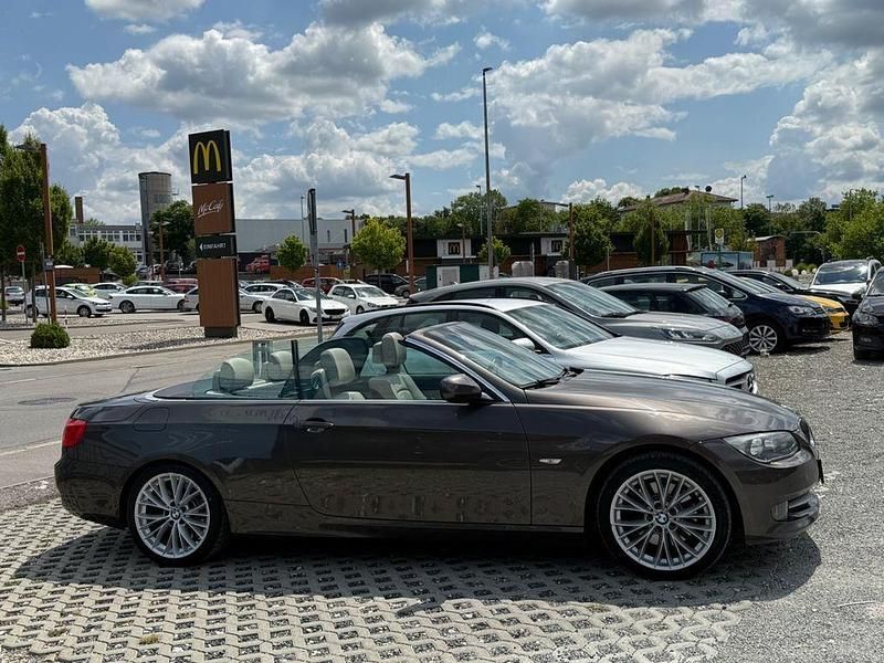 Gebraucht BMW 330 Cabriolet Comfort Edition 245 PS (180 kW) 2010 Braun Cabrio