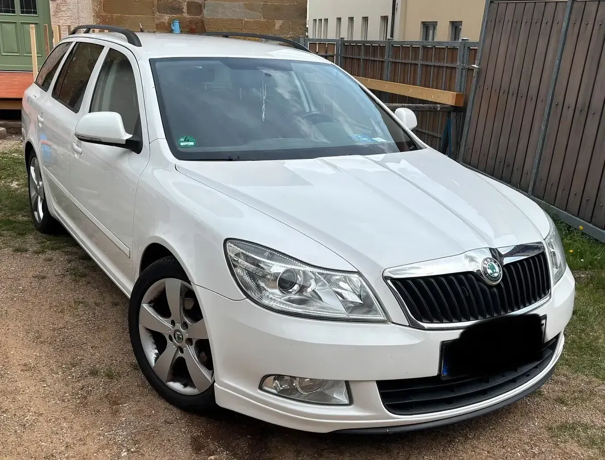 Gebraucht Skoda Octavia 105 PS (77 kW) 2011 Weiß Kombi