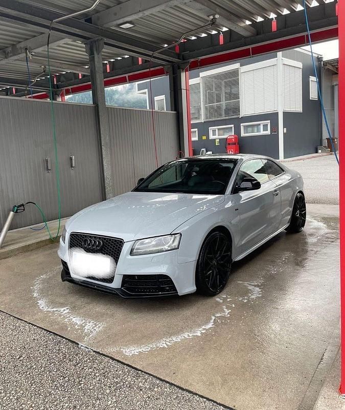 Grau Gebraucht 2010 Audi A5 Coupé | 15.400 € - Bild 1/4