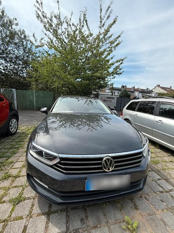 Grau Gebraucht 2019 VW Passat Kombi | 11.500 € (Guter Preis) - Bild 1/4