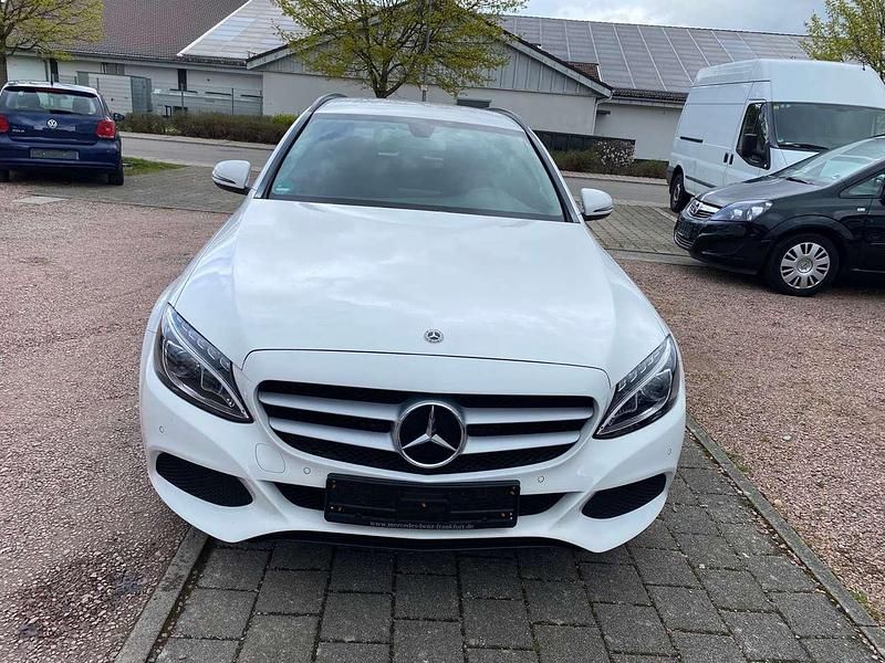 Gebraucht Mercedes C180 Exclusive 156 PS (114 kW) 2018 Weiß Kombi