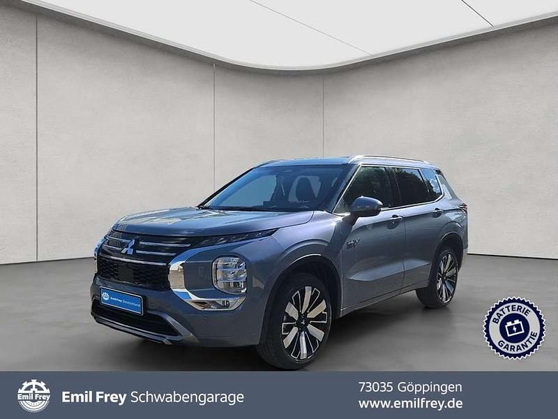 Grau Gebraucht 2025 Mitsubishi Outlander P-HEV Top SUV | 49.888 € - Bild 1/3