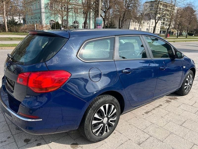 Gebraucht Opel Astra Edition 116 PS (85 kW) 2015 Blau Kombi