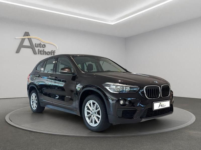 Braun Gebraucht 2017 BMW X1 Advantage SUV | 17.999 € (Guter Preis) - Bild 1/4