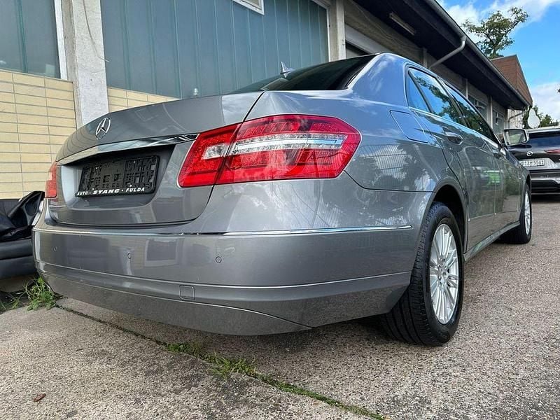 Gebraucht Mercedes E200 184 PS (135 kW) 2010 Silber Limousine