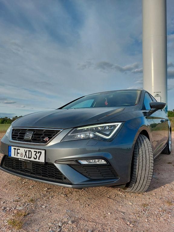 Grau Gebraucht 2017 Seat Leon SC FR Kleinwagen | 12.499 € (Fairer Preis) - Bild 1/4