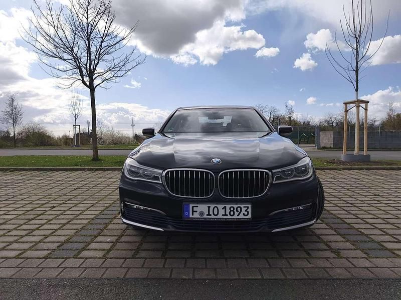 Second-hand BMW 740 320 CP (235 kW) 2016 Negru Berlinǎ
