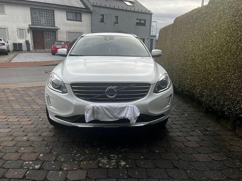 Weiß Gebraucht 2013 Volvo XC60 Summum SUV | 12.000 € (Guter Preis) - Bild 1/4