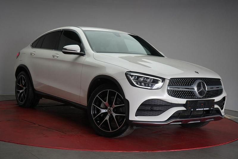 Weiß Gebraucht 2021 Mercedes GLC300 AMG Limousine | 44.490 € (Etwas zu teuer) - Bild 1/4