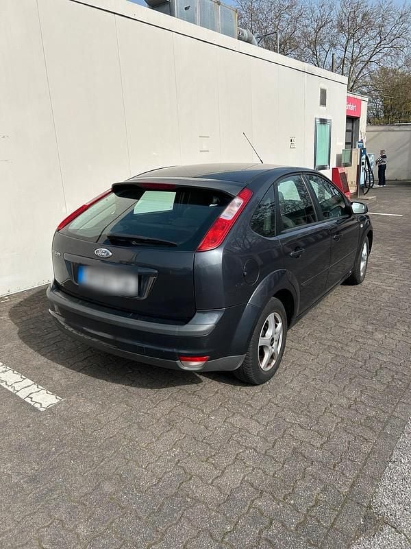 Gebraucht Ford Focus 125 PS (91 kW) 2008 Grau Limousine