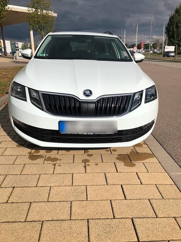 Weiß Gebraucht 2018 Skoda Octavia Clever Kombi | 15.580 € (Guter Preis) - Bild 1/4