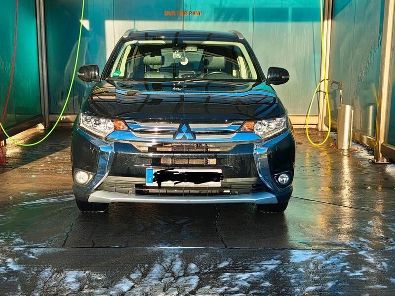 Schwarz Gebraucht 2016 Mitsubishi Outlander SUV | 17.000 € (Etwas zu teuer) - Bild 1/4