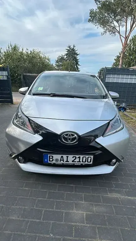 Gebraucht Toyota Aygo X-play 69 PS (50 kW) 2017 Grau Kleinwagen