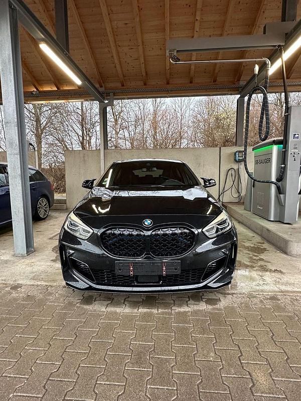 Schwarz Gebraucht 2020 BMW 135 Coupé Coupé | 28.900 € - Bild 1/4