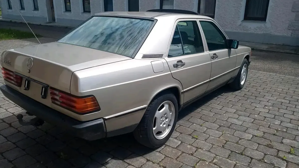 Gebraucht Mercedes 190 122 PS (89 kW) 1987 Silber Limousine